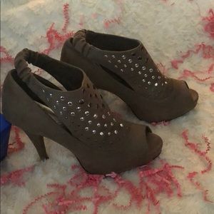 Open toe, suede-like shoes